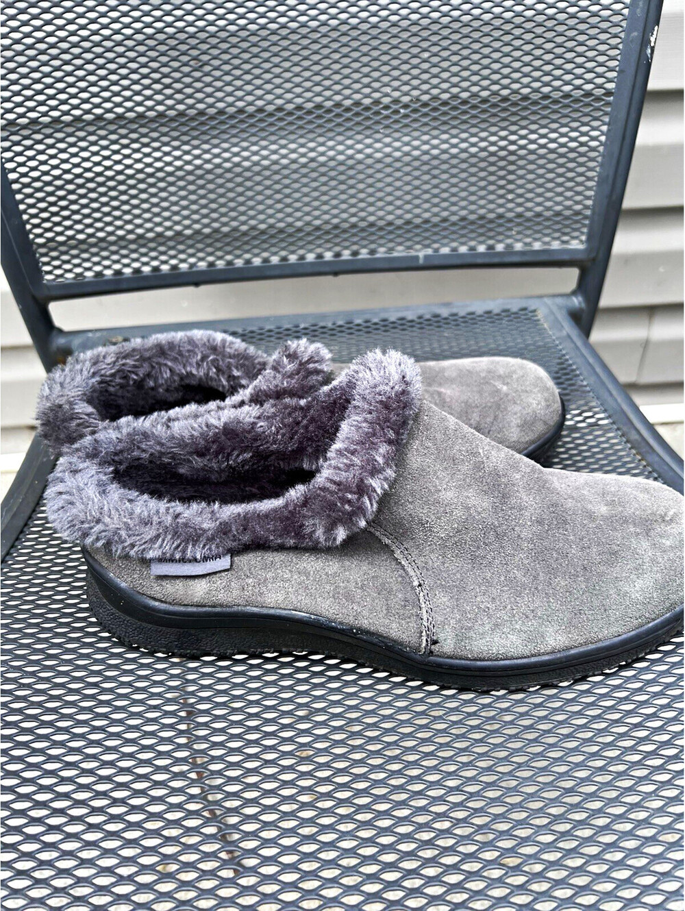 Minnetonka Women’s Gray Suede Faux Fur Lined Slip-On Clog Slippers Size 8